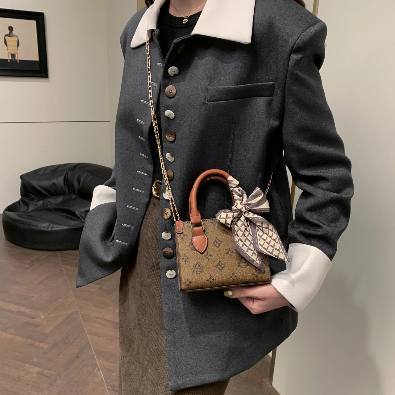 Monedero de piel auténtica marrón para mujer con forro de poliéster.